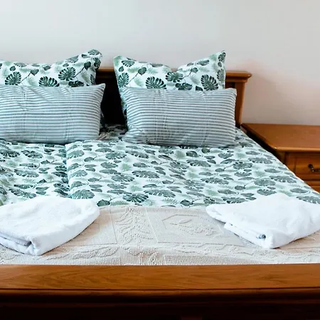 Dom Pod Gorami شقة